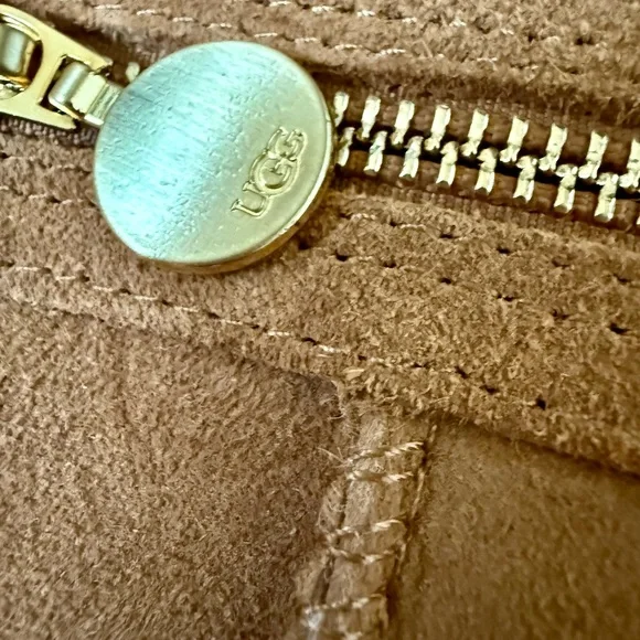 Ugg Bailey Zip mini shearling short boot with side zipper. Size US 6. BRAND NEW! - Picture 10 of 12